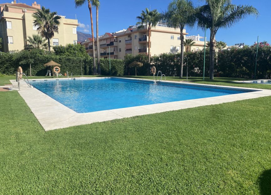 Resale - Apartment - Middle Floor Apartment - Estepona - Estepona Centro