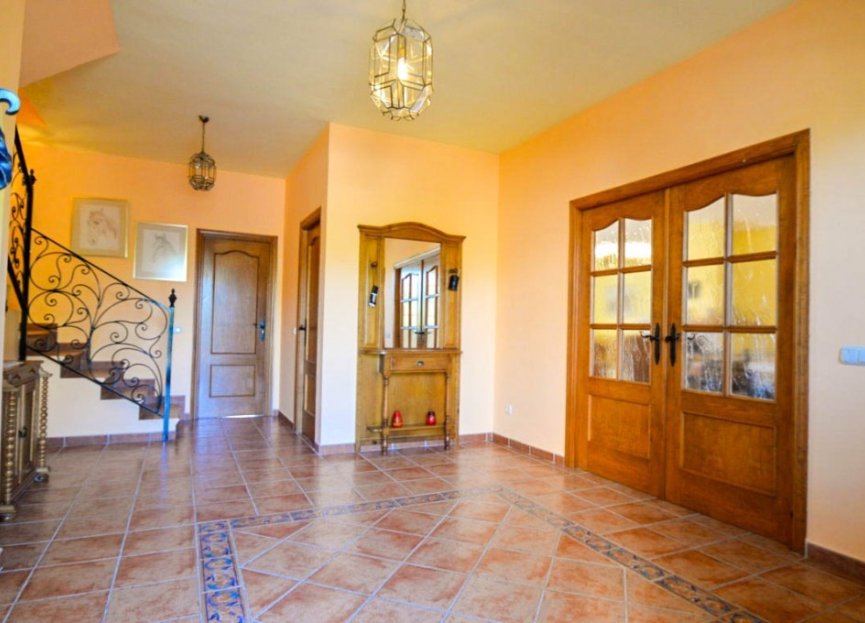 Resale - House - Coín