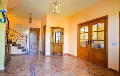 Resale - House - Coín