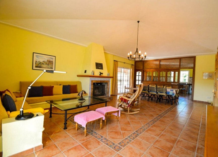 Resale - House - Coín