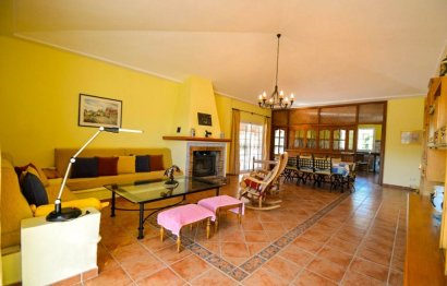 Resale - House - Coín