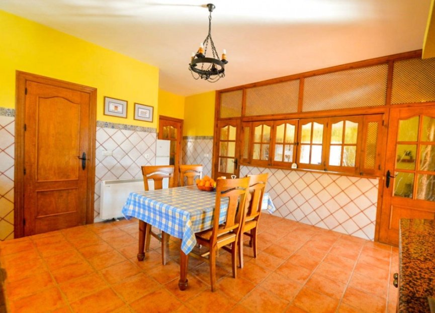 Resale - House - Coín