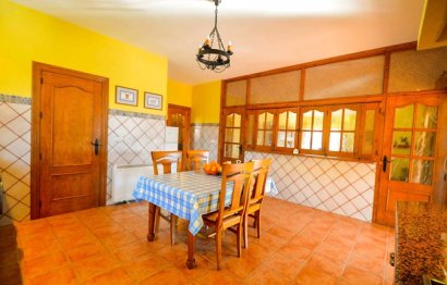 Resale - House - Coín