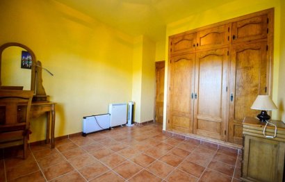 Resale - House - Coín