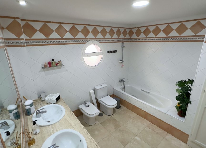 Resale - House - Detached Villa - Casares - Casares Pueblo