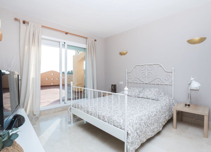 Resale - Apartment - Elviria