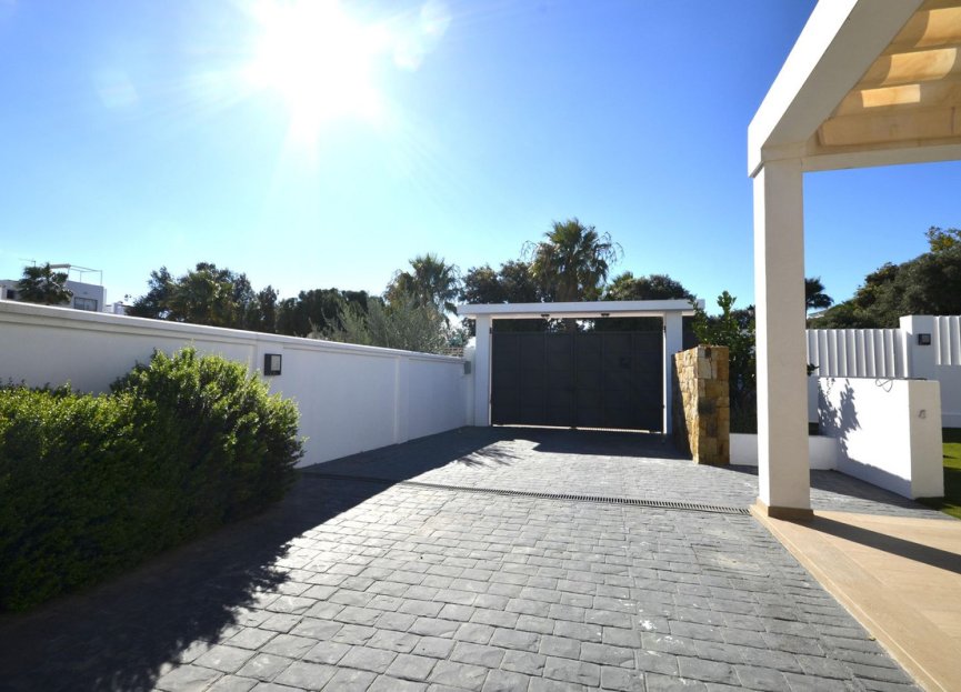 Resale - House - Detached Villa - Manilva - Manilva Centro