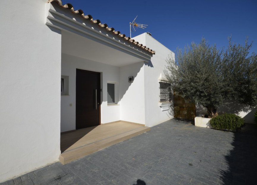 Resale - House - Detached Villa - Manilva - Manilva Centro