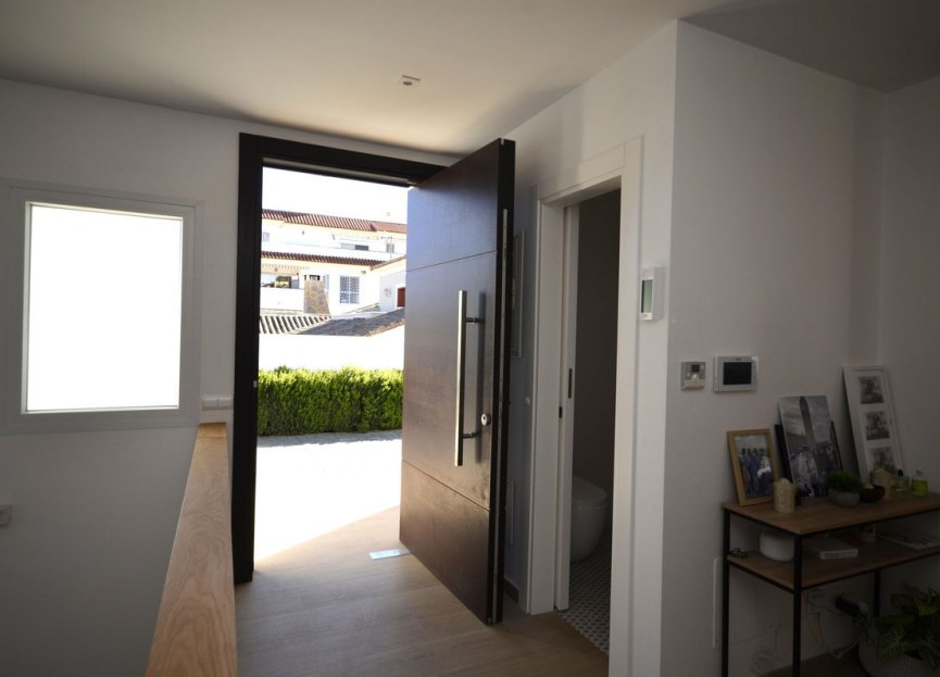 Resale - House - Detached Villa - Manilva - Manilva Centro