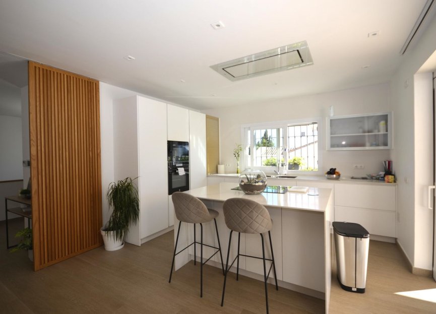 Resale - House - Detached Villa - Manilva - Manilva Centro