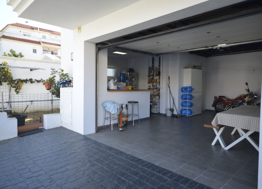 Resale - House - Detached Villa - Manilva - Manilva Centro