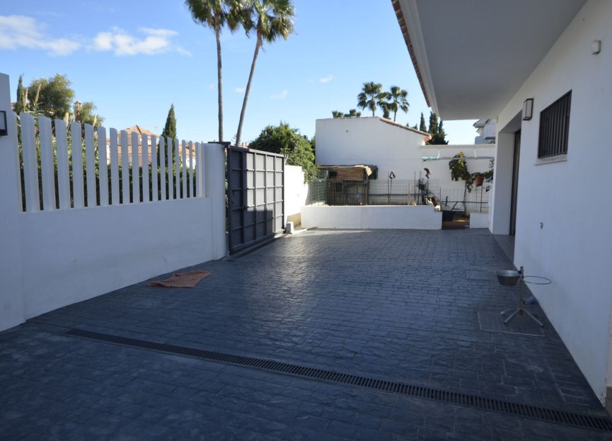 Resale - House - Detached Villa - Manilva - Manilva Centro