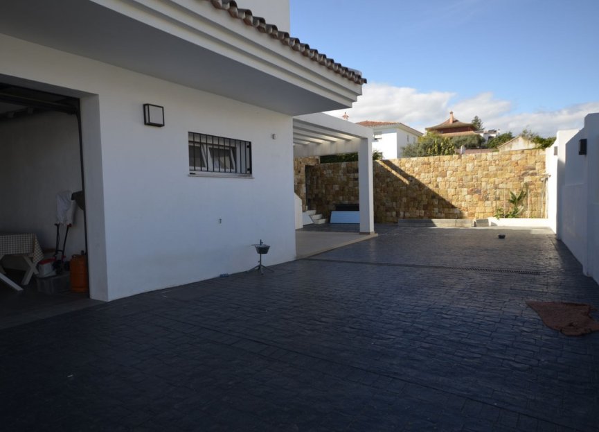 Resale - House - Detached Villa - Manilva - Manilva Centro