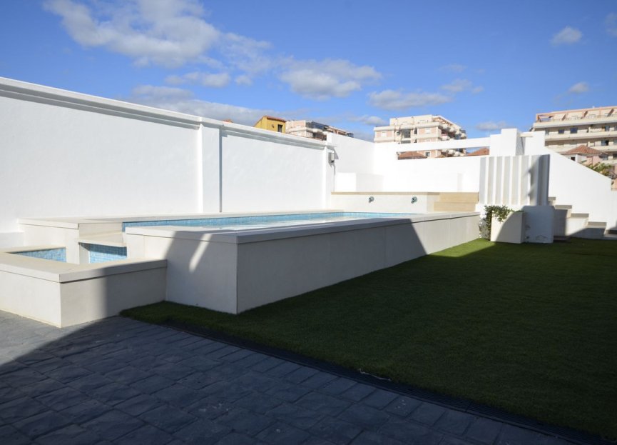 Resale - House - Detached Villa - Manilva - Manilva Centro