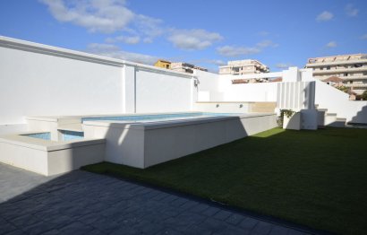 Resale - House - Detached Villa - Manilva - Manilva Centro