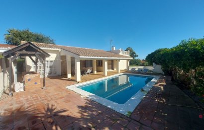 Resale - House - Detached Villa - Manilva - Manilva Centro