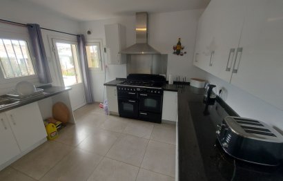 Resale - House - Detached Villa - Manilva - Manilva Centro