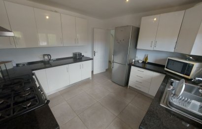 Resale - House - Detached Villa - Manilva - Manilva Centro