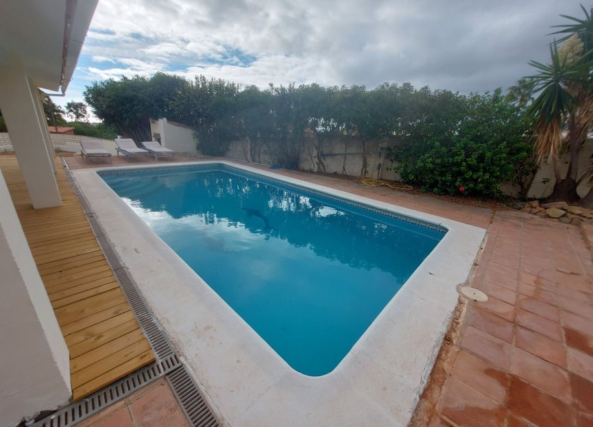 Resale - House - Detached Villa - Manilva - Manilva Centro