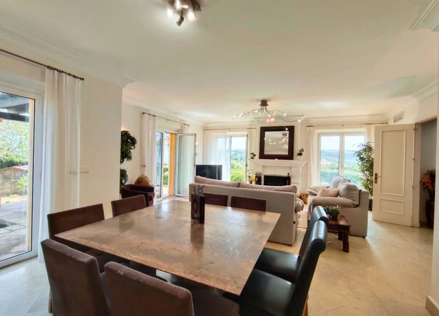 Resale - House - Detached Villa - Sotogrande