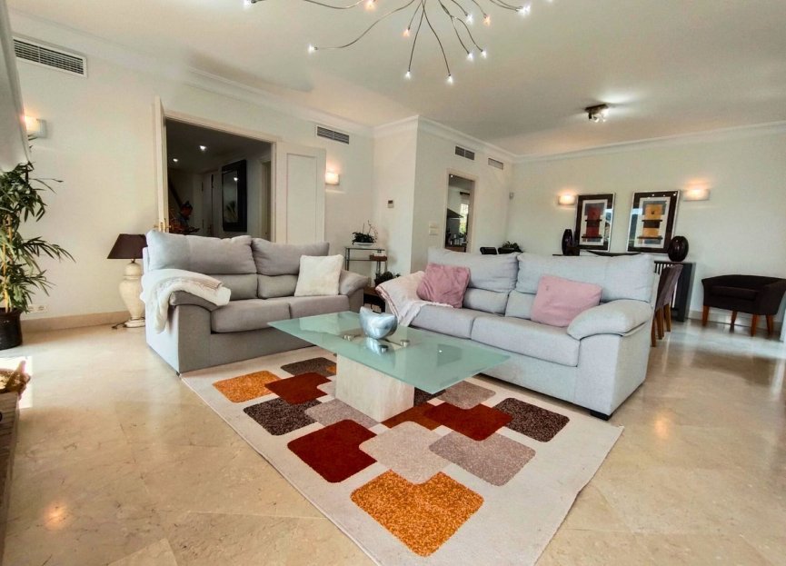 Resale - House - Detached Villa - Sotogrande