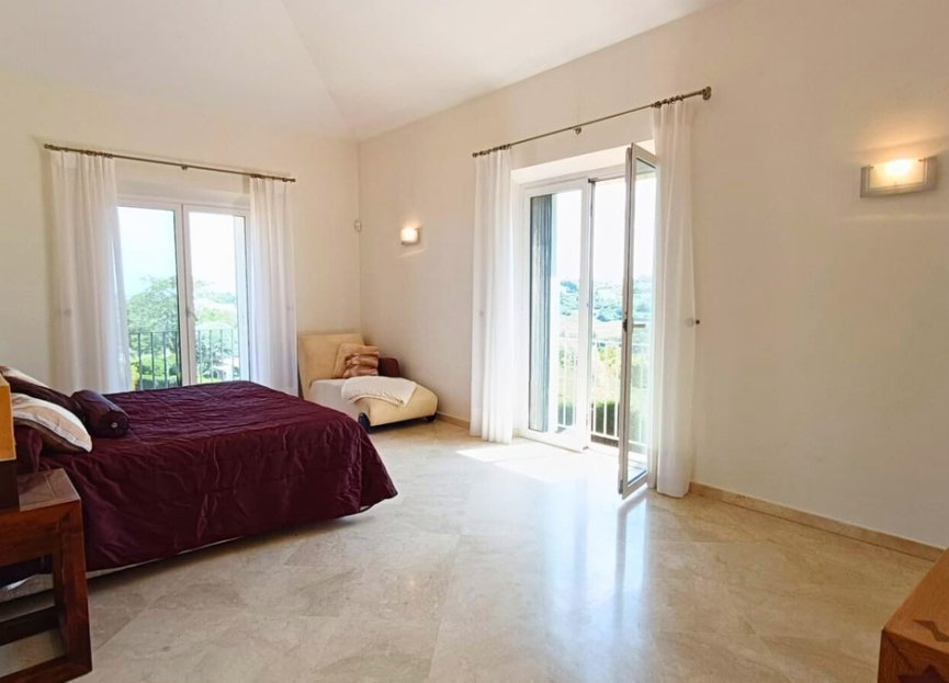 Resale - House - Detached Villa - Sotogrande