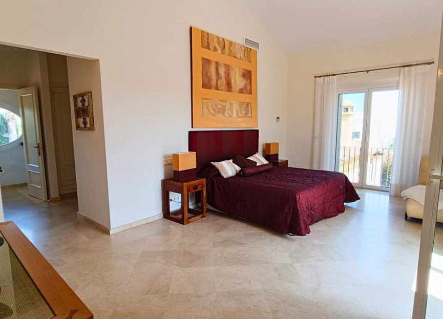 Resale - House - Detached Villa - Sotogrande