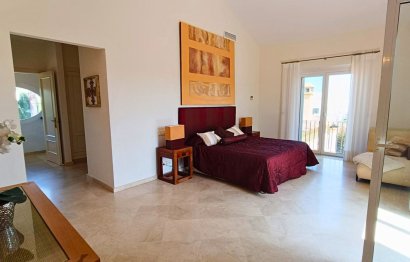 Resale - House - Detached Villa - Sotogrande