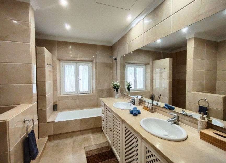 Resale - House - Detached Villa - Sotogrande