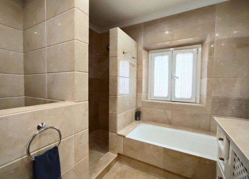 Resale - House - Detached Villa - Sotogrande