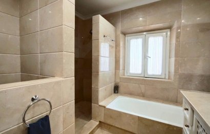 Resale - House - Detached Villa - Sotogrande