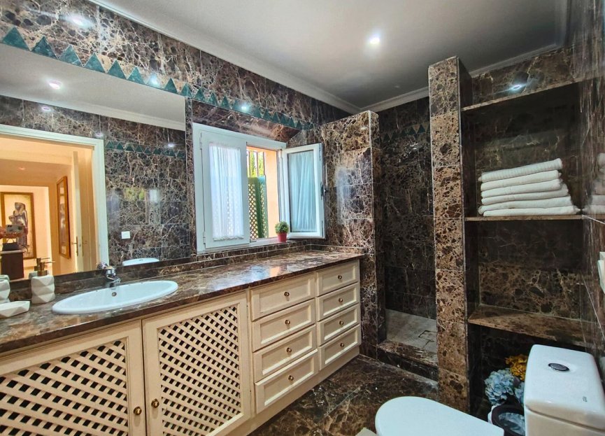 Resale - House - Detached Villa - Sotogrande