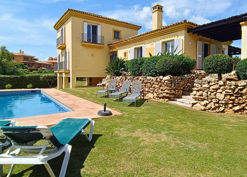 Resale - House - Detached Villa - Sotogrande