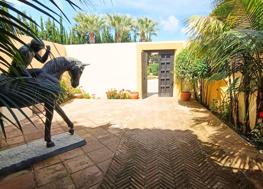 Resale - House - Detached Villa - Sotogrande