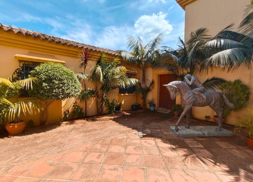 Resale - House - Detached Villa - Sotogrande