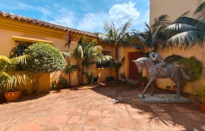 Resale - House - Detached Villa - Sotogrande