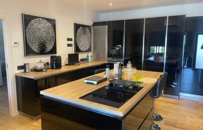 Resale - House - Detached Villa - Estepona - Estepona Centro