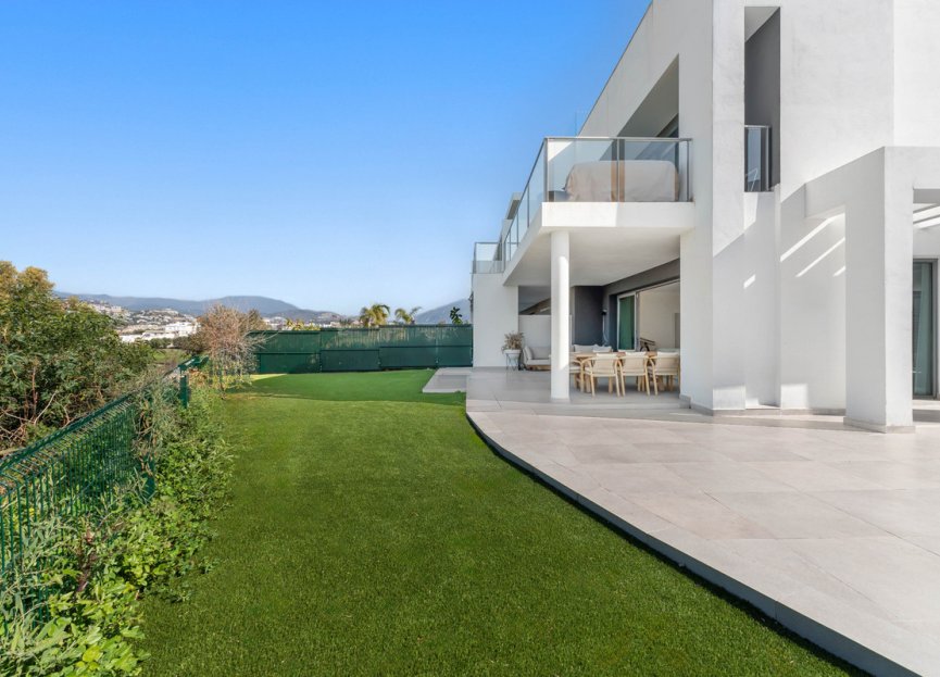 Resale - House - Semi-Detached House - Marbella - Guadalmina Alta