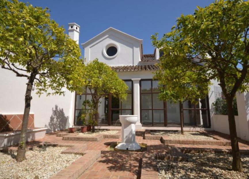 Resale - House - Detached Villa - Marbella - Guadalmina Baja