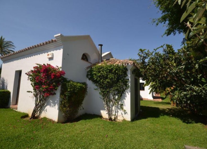 Resale - House - Detached Villa - Marbella - Guadalmina Baja