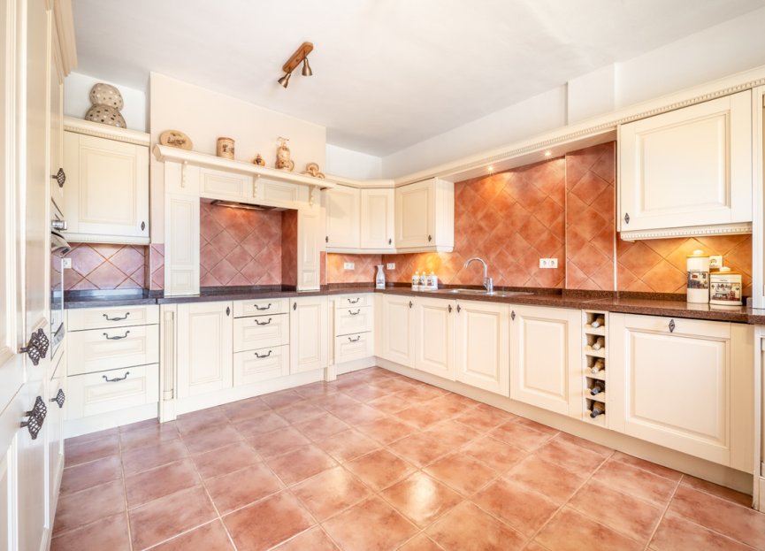 Resale - House - Detached Villa - Marbella - El Rosario