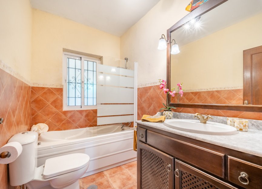 Resale - House - Detached Villa - Marbella - El Rosario