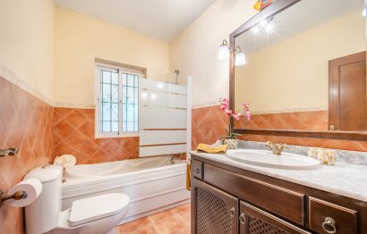 Resale - House - Detached Villa - Marbella - El Rosario