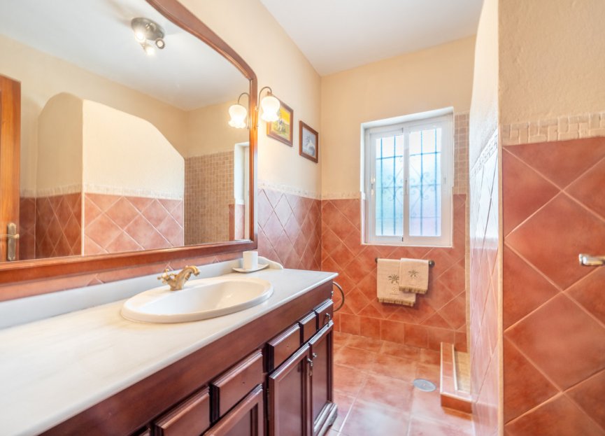 Resale - House - Detached Villa - Marbella - El Rosario