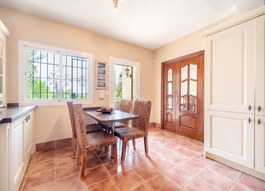 Resale - House - Detached Villa - Marbella - El Rosario