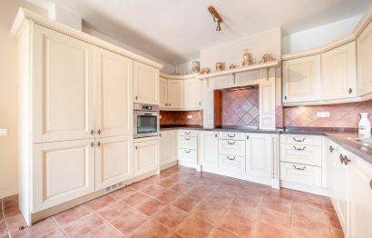 Resale - House - Detached Villa - Marbella - El Rosario