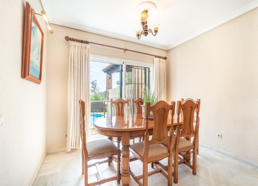 Resale - House - Detached Villa - Marbella - El Rosario