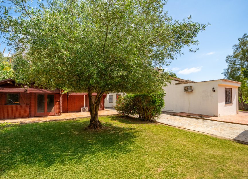 Resale - House - Detached Villa - Marbella - El Rosario