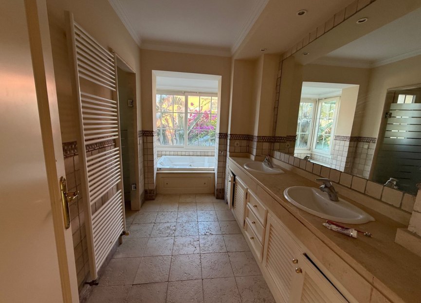 Resale - House - Detached Villa - Marbella - Puerto Banús