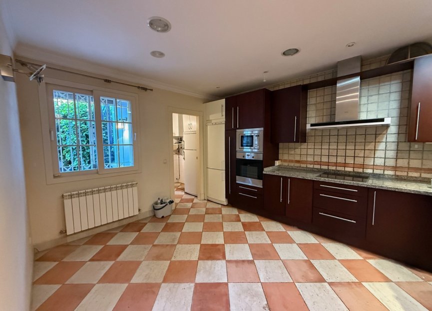 Resale - House - Detached Villa - Marbella - Puerto Banús